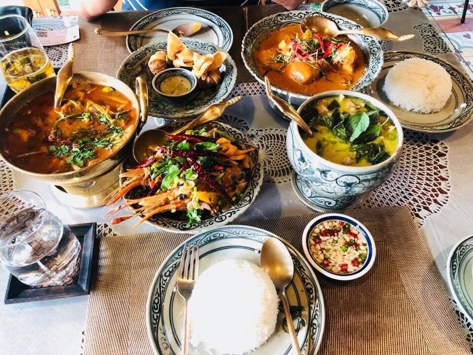 ร้านอาหารท้องถิ่นแนะนำโดยทีมงาน